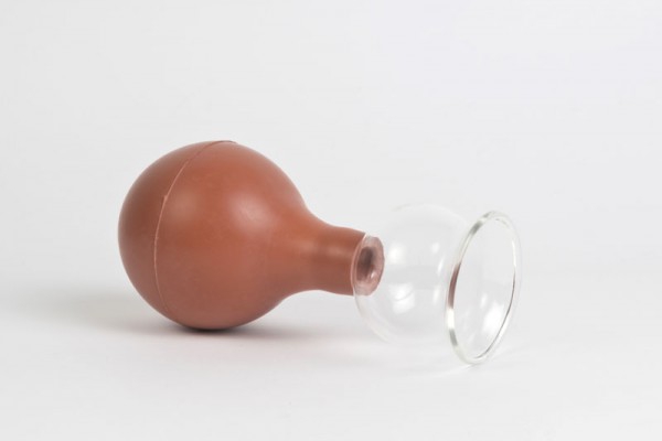 Ventouse en verre avec poire d'aspiration en caoutchouc: 3,9 centimètres de diamètre Ventouse en verre avec poire d'aspiration en caoutchouc: 3,9 centimètres de diamètre